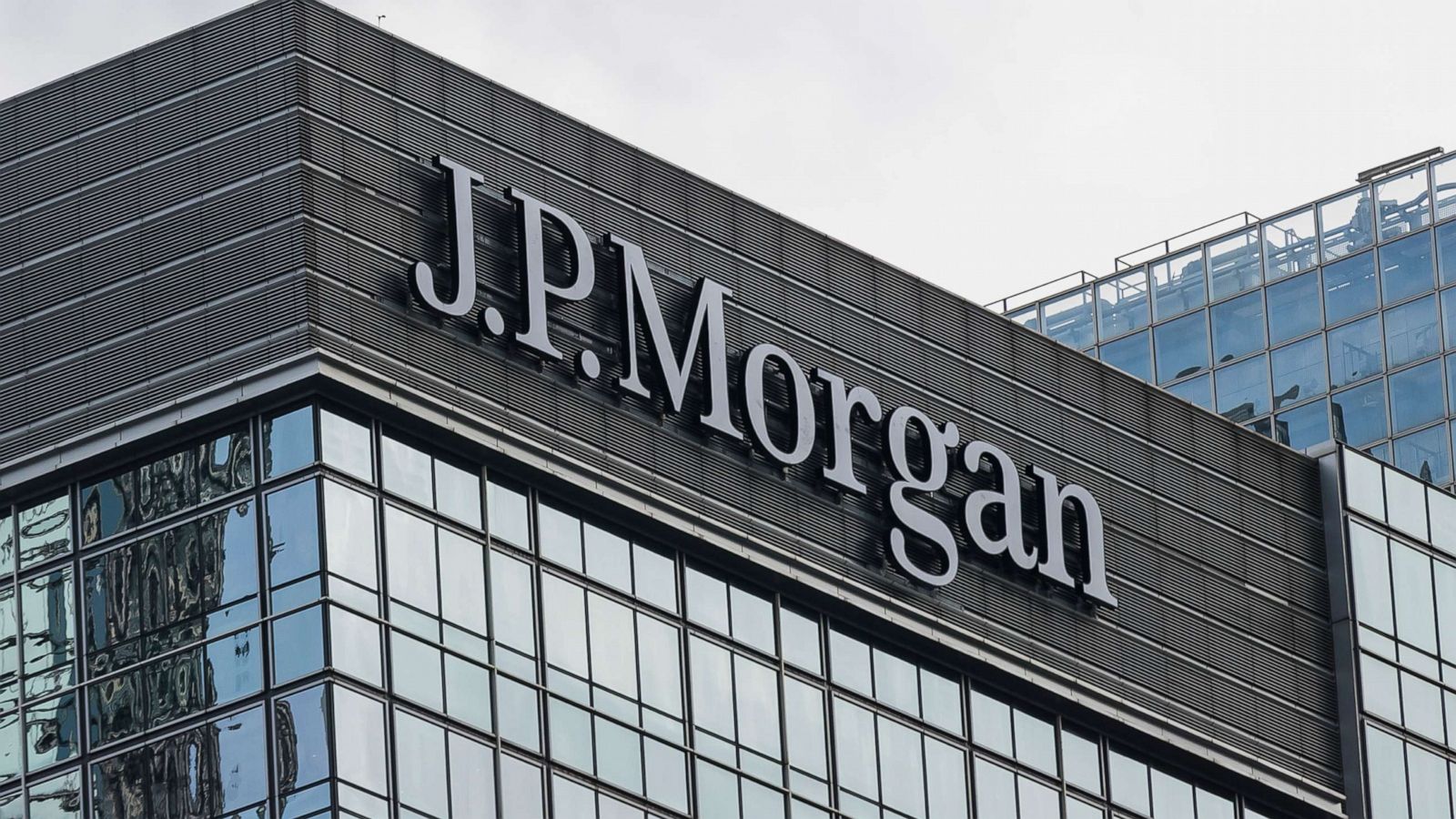 JPMorgan Analistleri: Bitcoin’den Çıkan Para Altın’a Girecek!